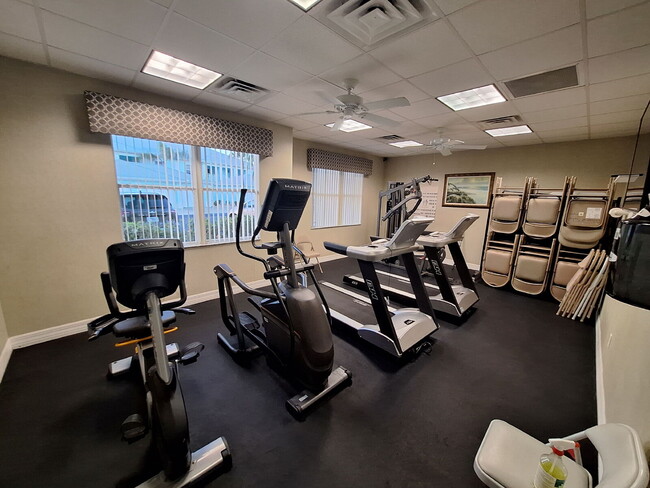 Building Photo - Beautifully upgraded Ground Floor condo wi...