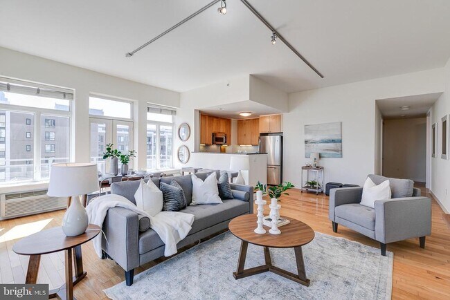 Building Photo - 1900 Hamilton St