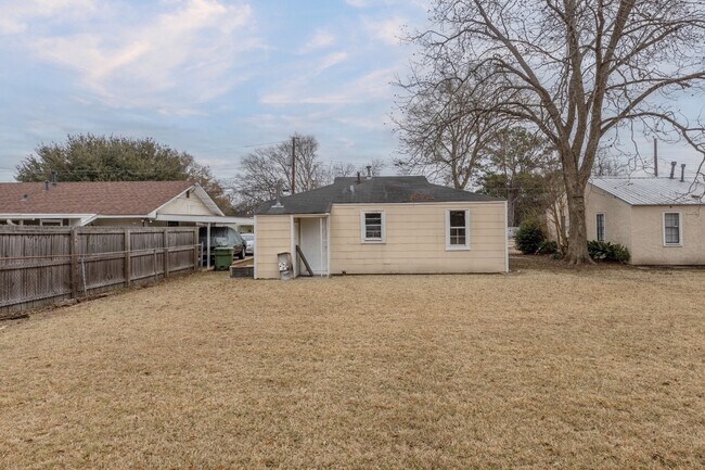Building Photo - 3320 W Tuskegee Cir