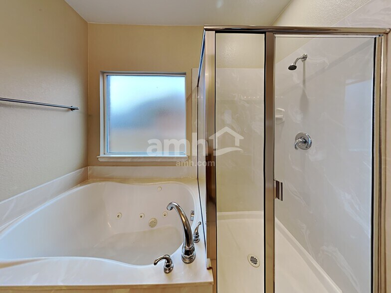 Building Photo - 6136 Kristen Dr