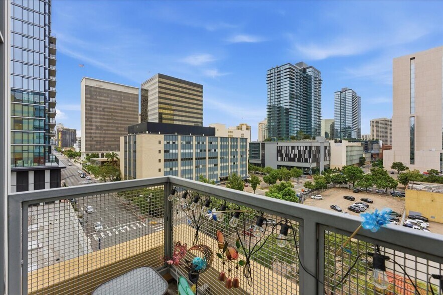 Building Photo - 350 W Ash St