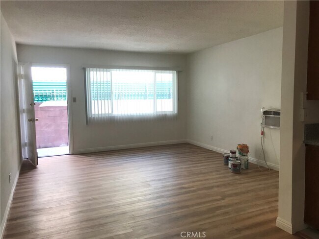 Building Photo - 223 S 5th St