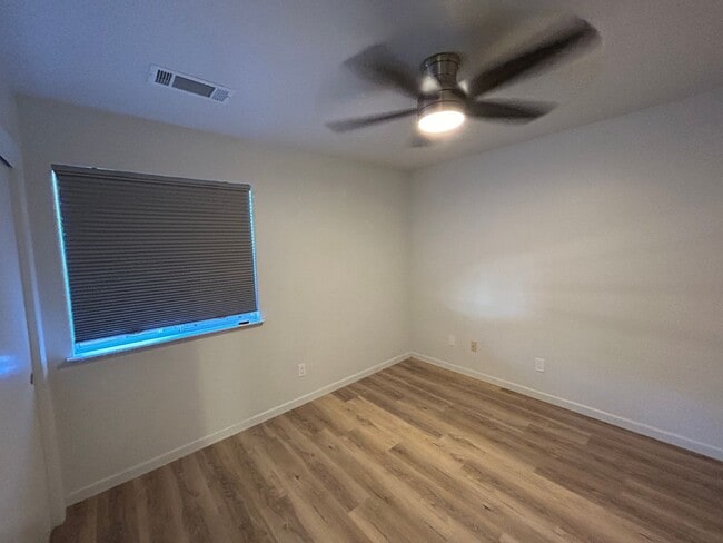 Building Photo - 3 Bedroom 2 Bathroom in NW Visalia