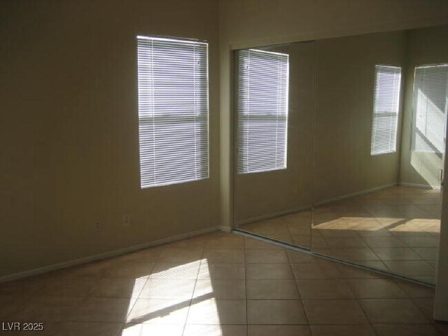 Building Photo - 6142 Highland Gardens Dr