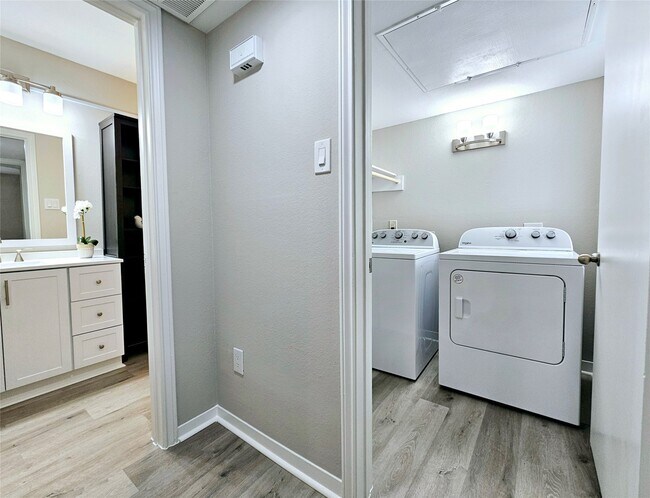 Building Photo - 3500 Tangle Brush Dr