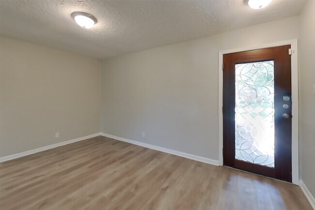Building Photo - 13307 Venice Cir
