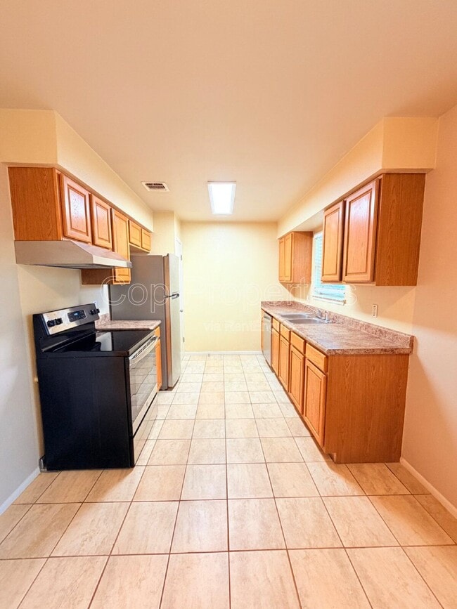 Building Photo - 9319 Cliff Point Dr