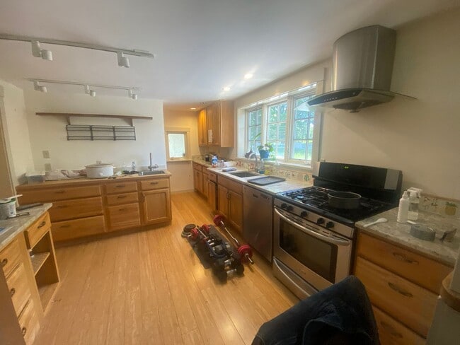 Primary Photo - 2 Quechee Rd