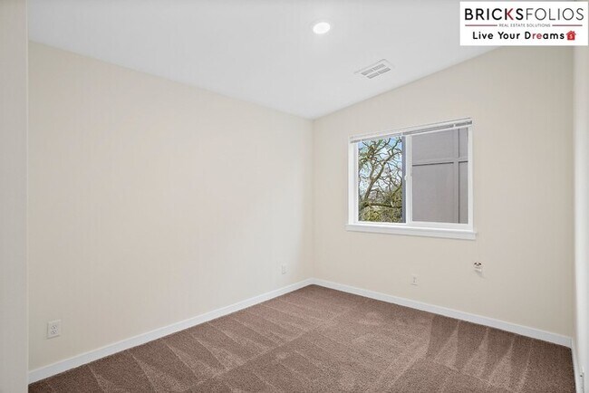 Building Photo - Discover Your Dream Home Near JBLM – No Worries About Vouchers or Deposits!