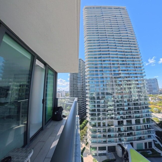 Building Photo - 650 NE 32nd St