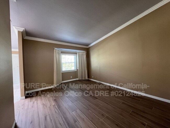 Building Photo - 2300 Maple Ave