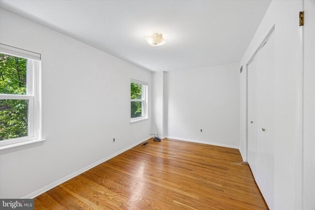 Building Photo - 517 S Randolph Ct