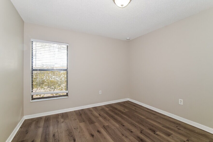 Building Photo - 2928 Dana Ln