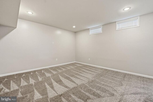 Building Photo - 428 Alder Dr