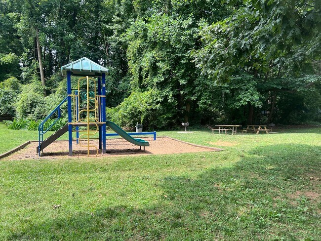 Building Photo - Affordable 1Bedroom Condominium