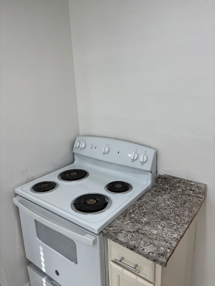 Building Photo - 2215 Mouser Ln