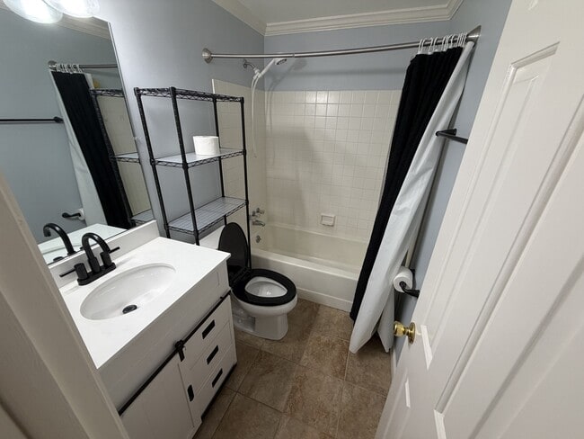 Building Photo - 5805 Farmgate Ct