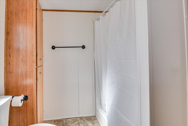 Building Photo - 892 W Five Notch Rd