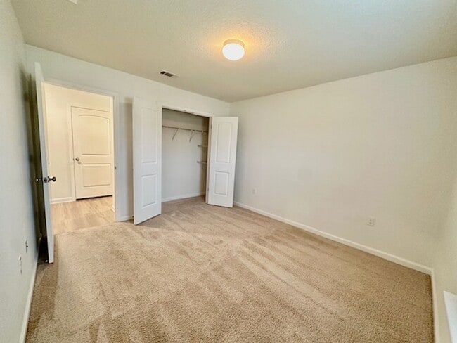 Building Photo - Beautiful 4/2/2 newer home for rent w/ community pool, playground, picnic area!