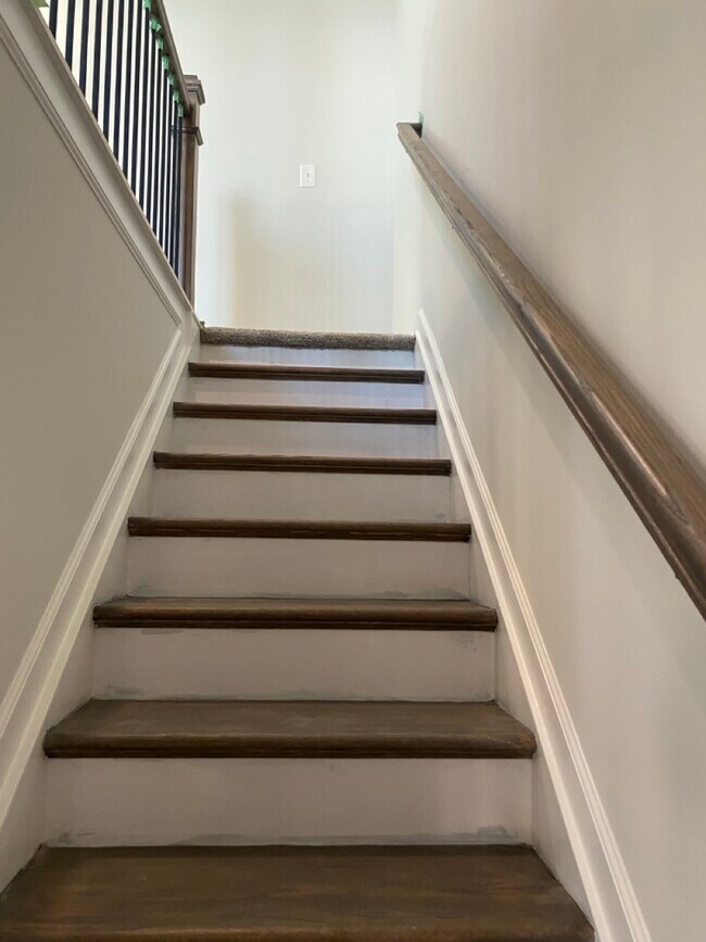 Building Photo - 588 Glen Clova Dr