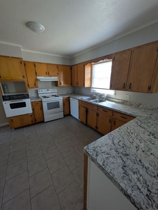 Building Photo - 3BD/1.5BA Duplex in Morganton, NC