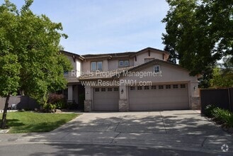 Building Photo - Beautiful 5 bedroom home with pool and spa!