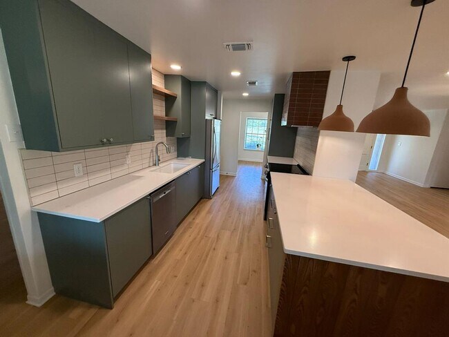 Building Photo - 209 W Mimosa Cir