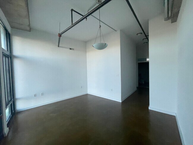 Building Photo - 415 St Pauls Blvd