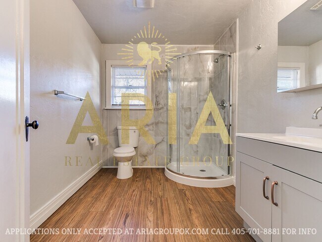 Building Photo - COMING SOON! 2 Bed/2 Bath Duplex Super Clo...