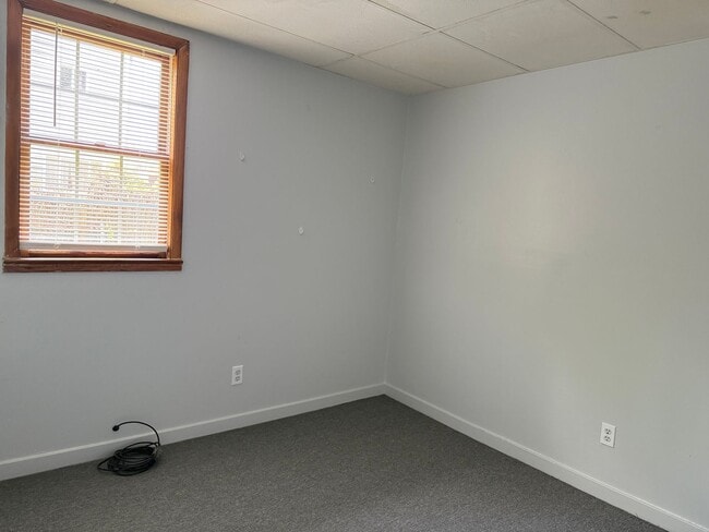 Building Photo - 113 Line Way