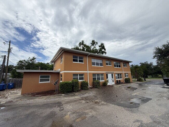 Building Photo - 2112 9th Ave N