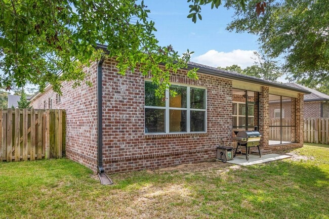 Building Photo - 802 Raihope Way