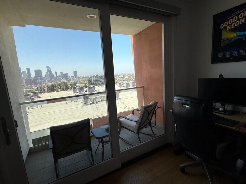 Building Photo - 1035 Figueroa Ter