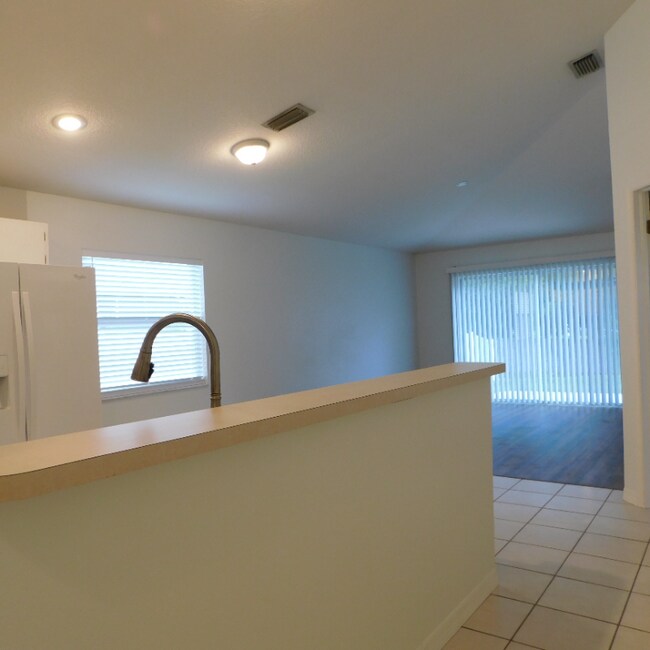 Building Photo - 22141 Breaker Point Ln