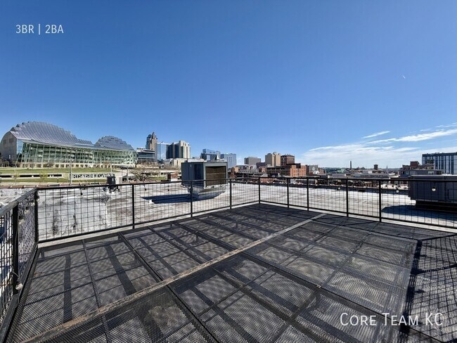 Building Photo - 1800 Central St