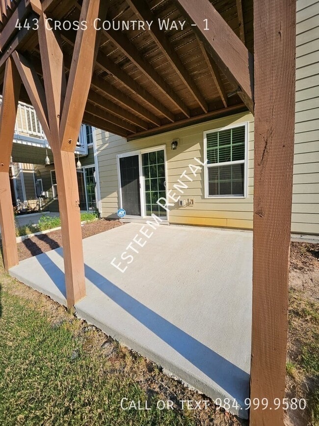 Building Photo - 443 Cross Country Way