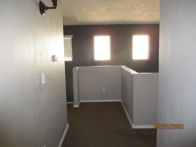 Building Photo - 2432 Violeta Cir SE