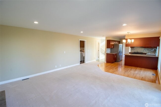 Building Photo - 4Bd/3.5Ba Bellevue Home