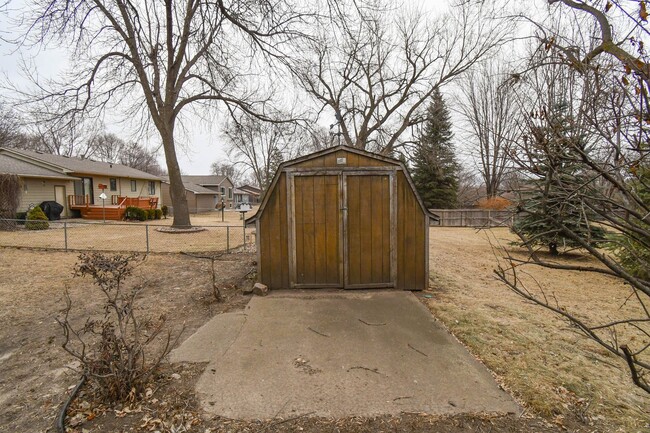 Building Photo - 3305 E 33rd St