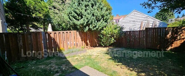 Building Photo - 4322 NE 76th Ave