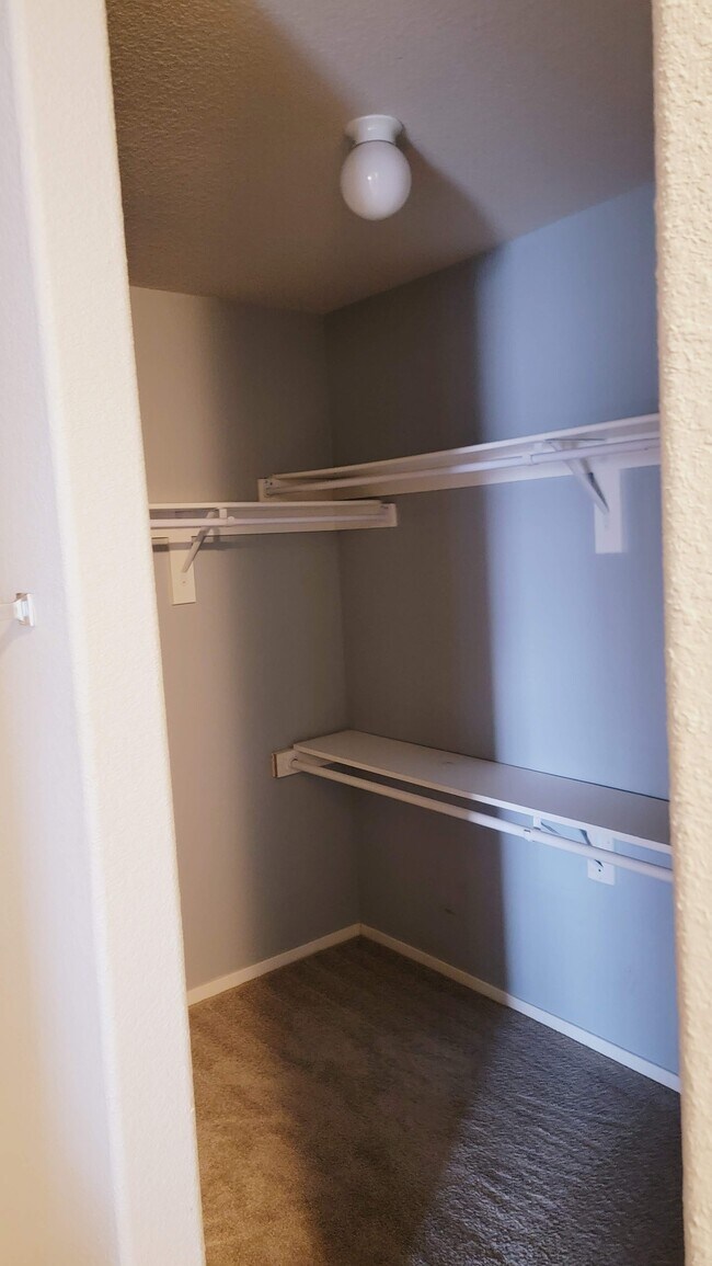 Building Photo - 904 SW Green World St