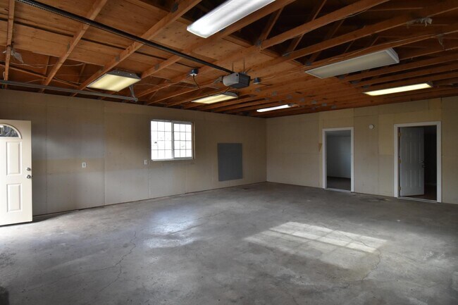 Building Photo - 2515 Wiard St