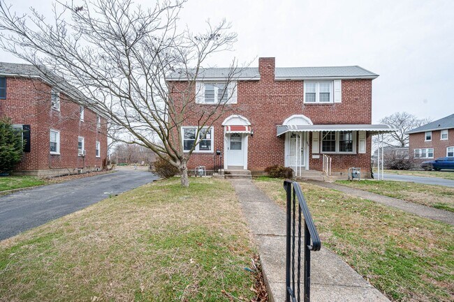 Building Photo - 357 Holland St