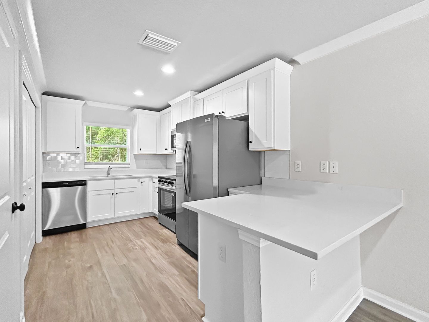 Building Photo - 9368 N Peachtree Way