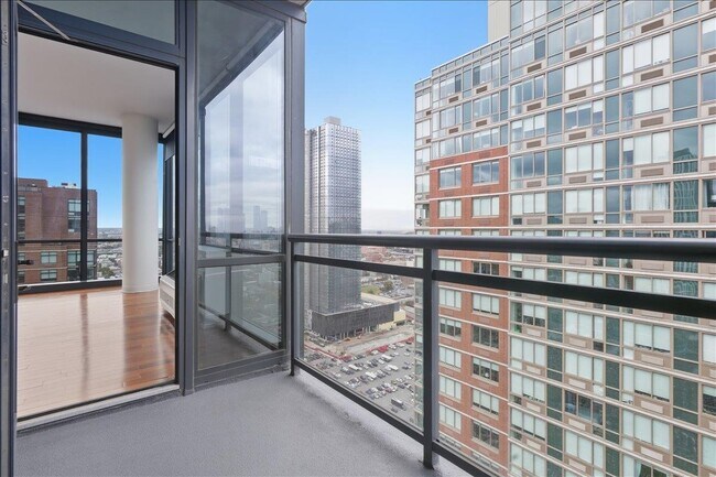 Building Photo - 389 Washington St