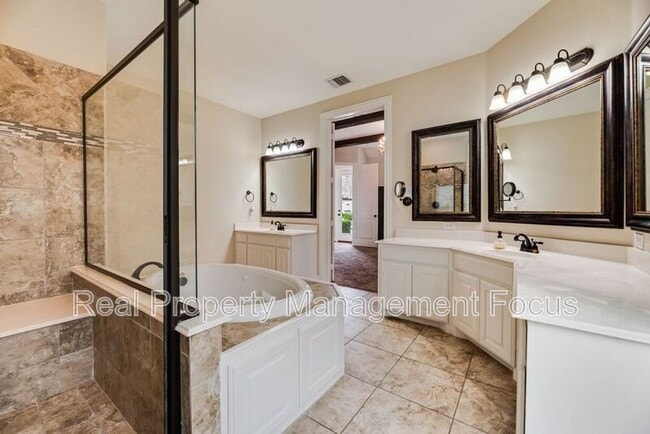 Building Photo - 3625 Funston Dr