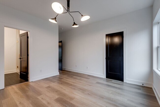 Building Photo - Welcome to Your Stylish Haven in Vibrant East Nashville!