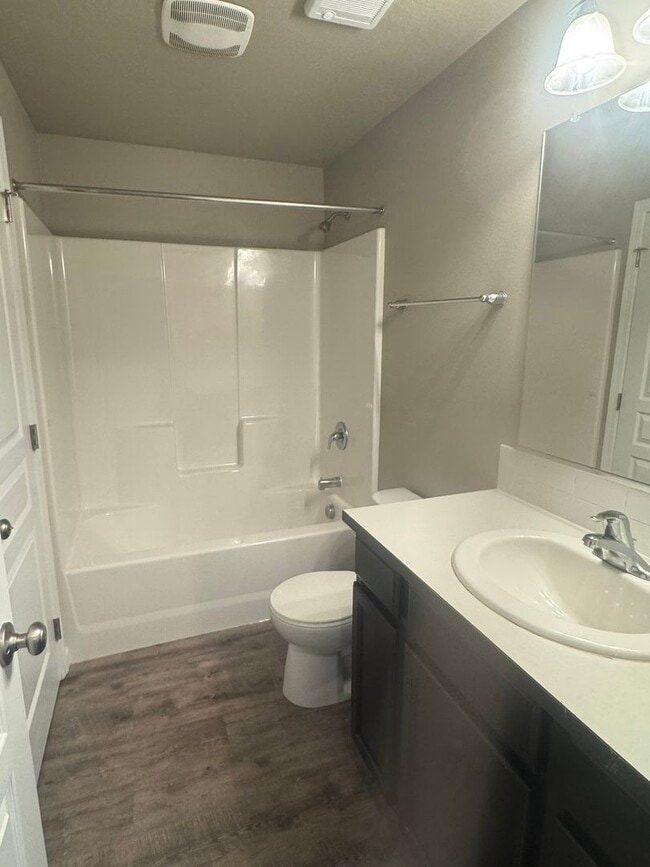 Building Photo - Beautiful 3 bedroom/2 bath tiny home in Co...