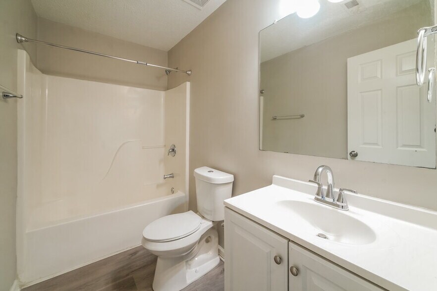 Building Photo - 1027 Sycamore Ln