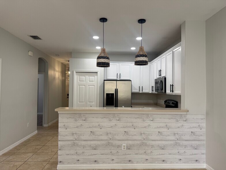 Building Photo - 21379 Bella Terra Blvd